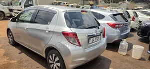 Toyota Vitz 2016 Silver