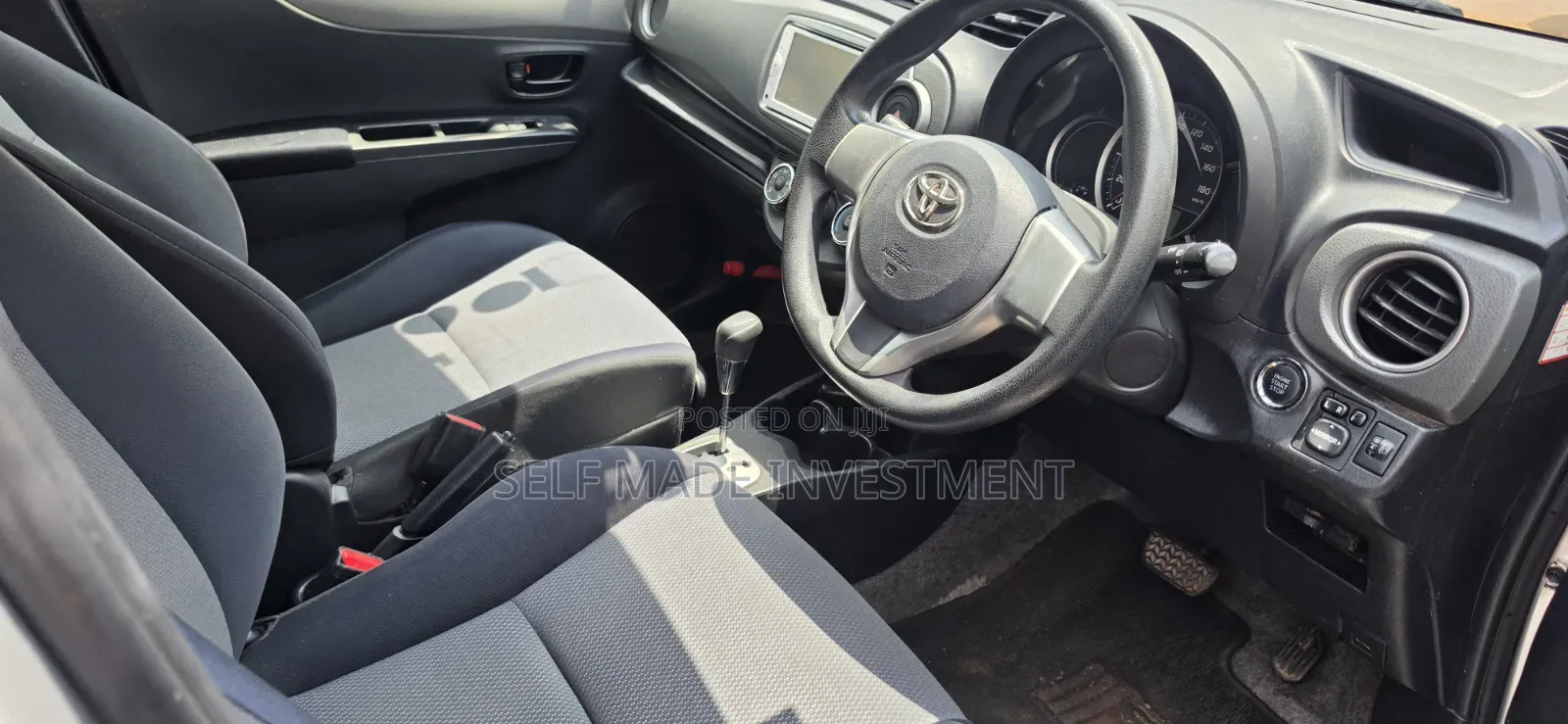 Toyota Vitz 2016 Silver