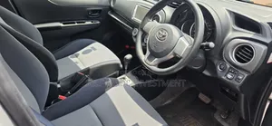 Toyota Vitz 2016 Silver