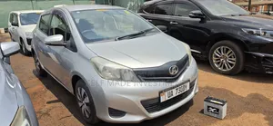 Toyota Vitz 2016 Silver