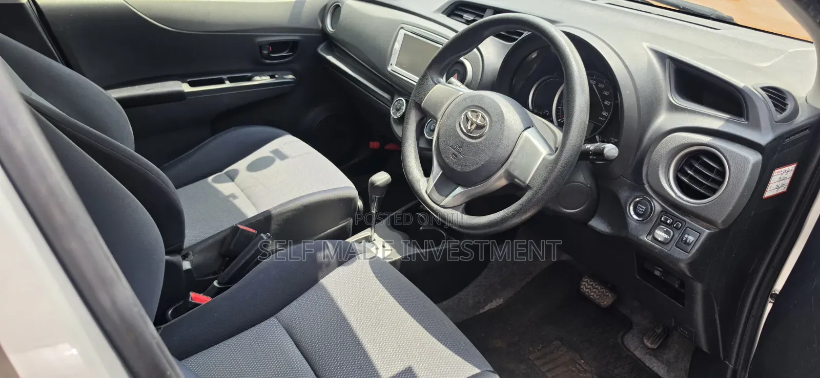 Toyota Vitz 2016 Silver