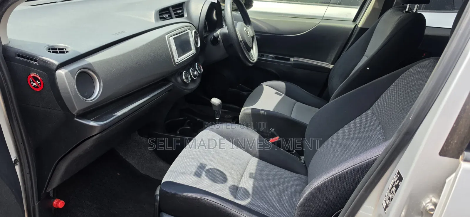 Toyota Vitz 2016 Silver