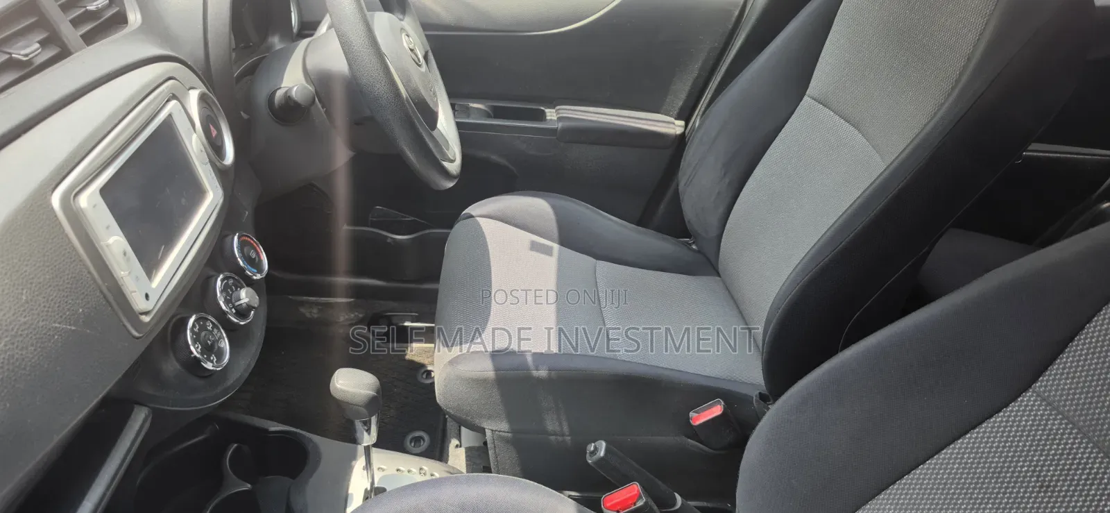 Toyota Vitz 2016 Silver