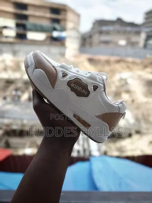 MIREUN Sneakers