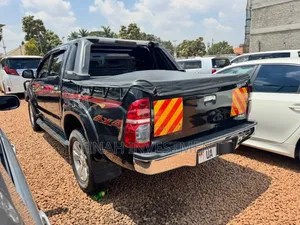 Toyota Hilux 2012 Black
