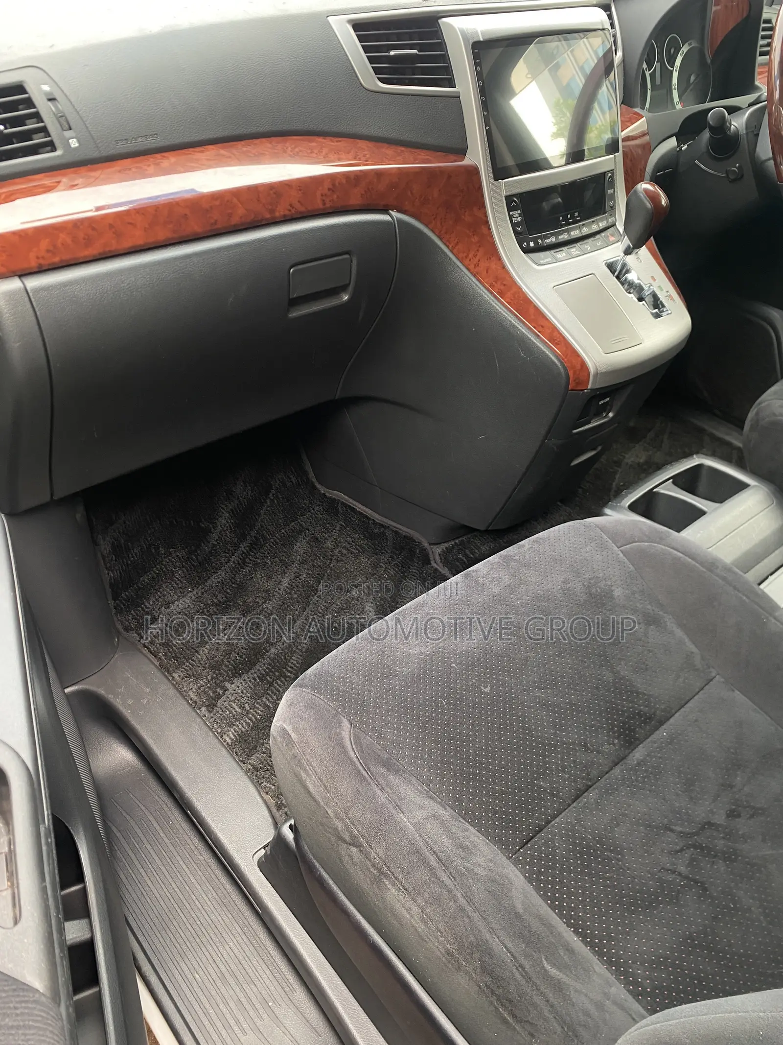 Toyota Alphard 2.4 Petrol FWD 2013 Off white