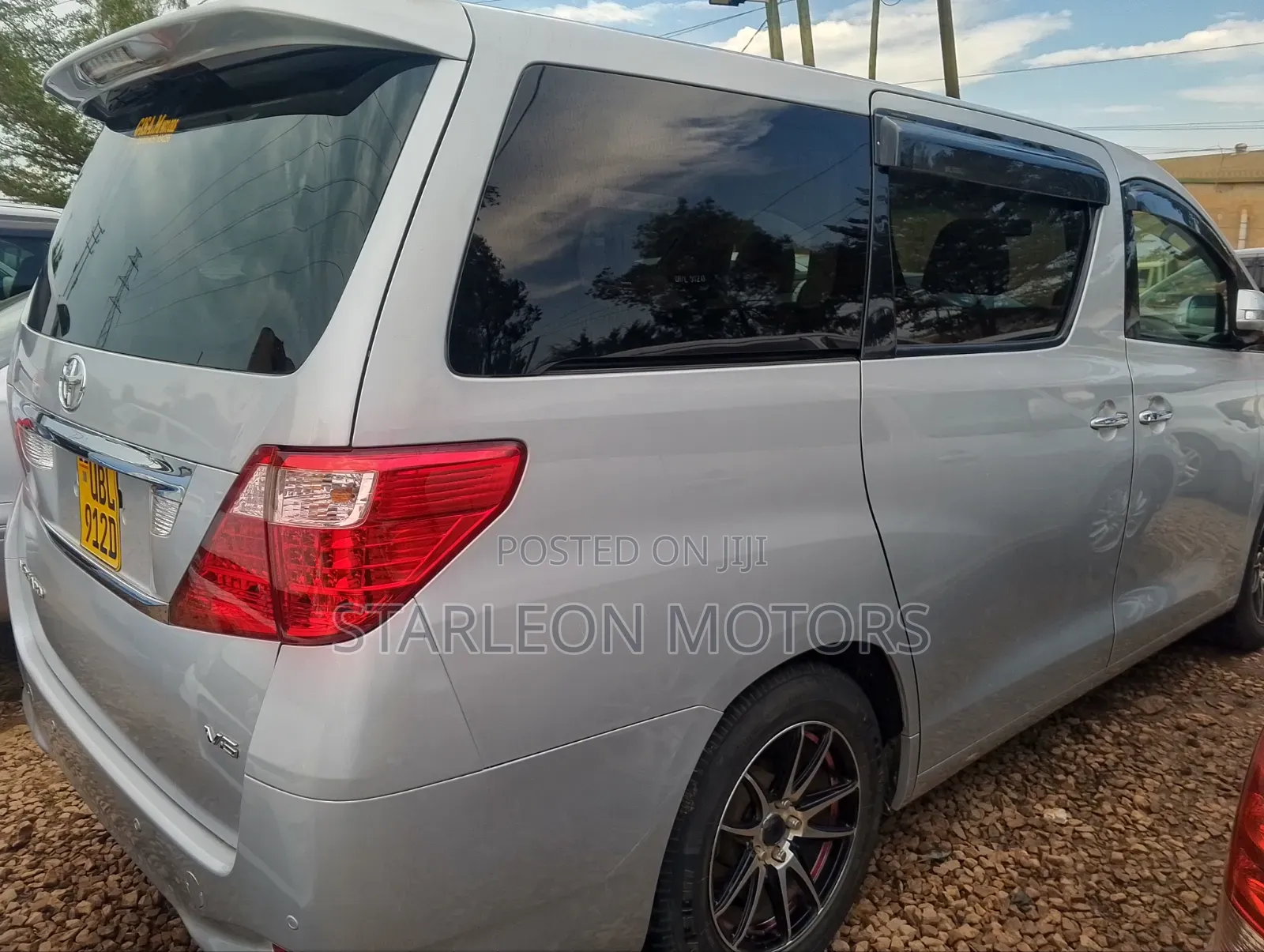 Toyota Alphard 2010 Silver