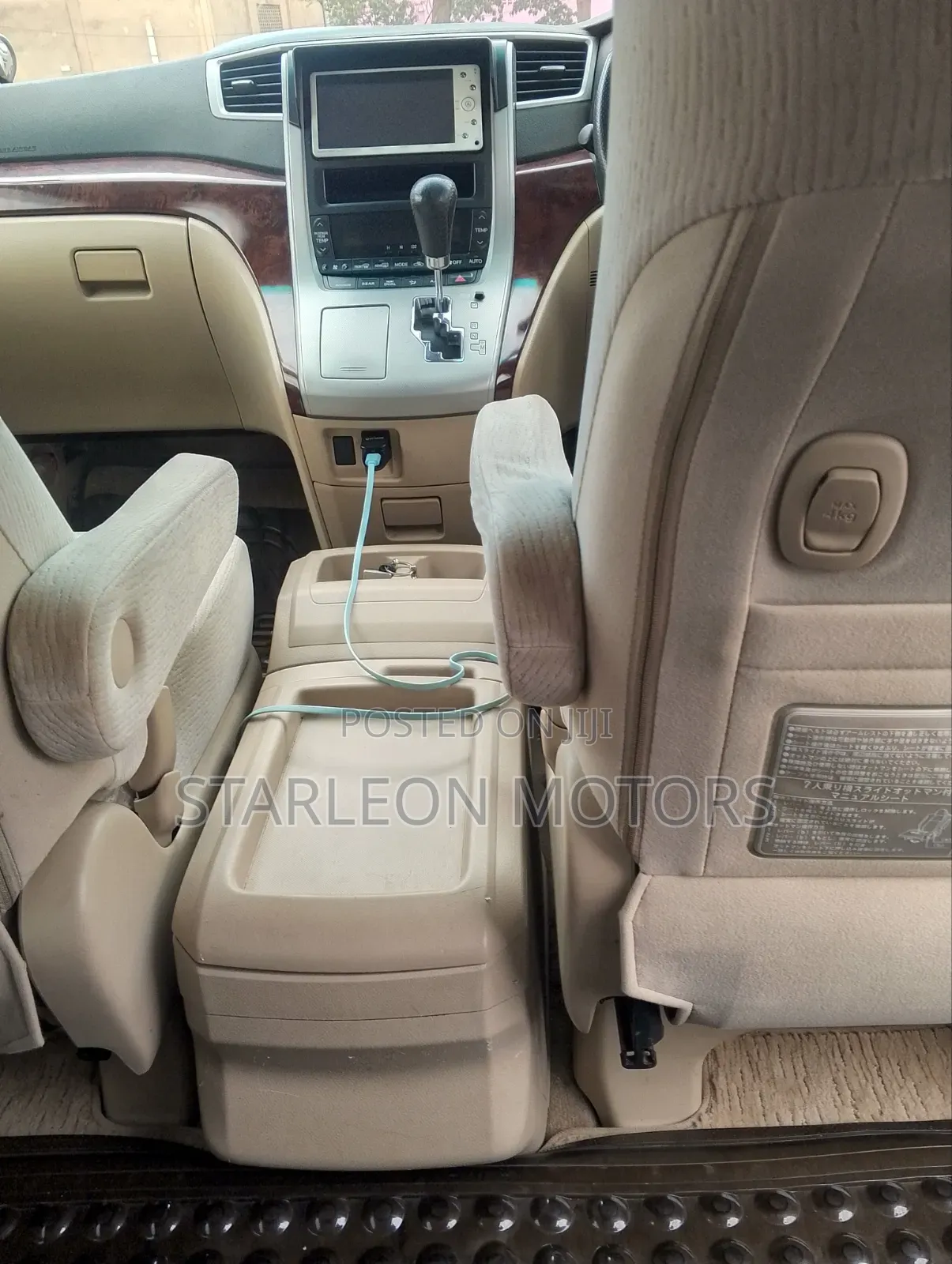 Toyota Alphard 2010 Silver