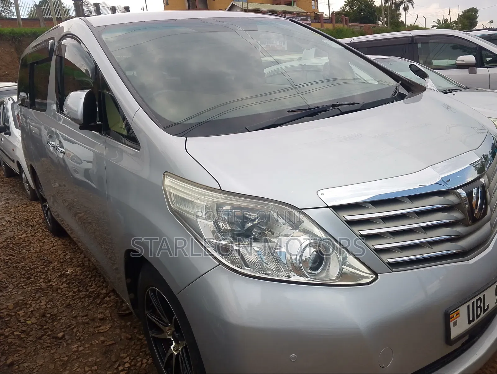 Toyota Alphard 2010 Silver