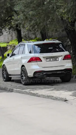 Mercedes-Benz GLE-Class 2017 Off white