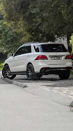 Mercedes-Benz GLE-Class 2017 Off white