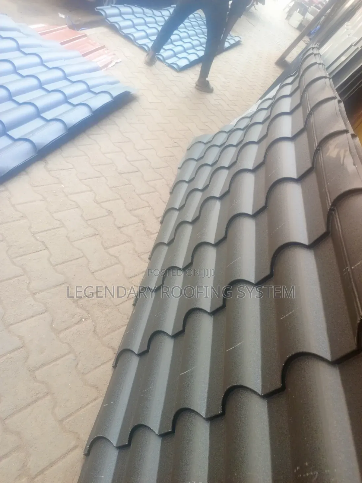 Romantile Black G28