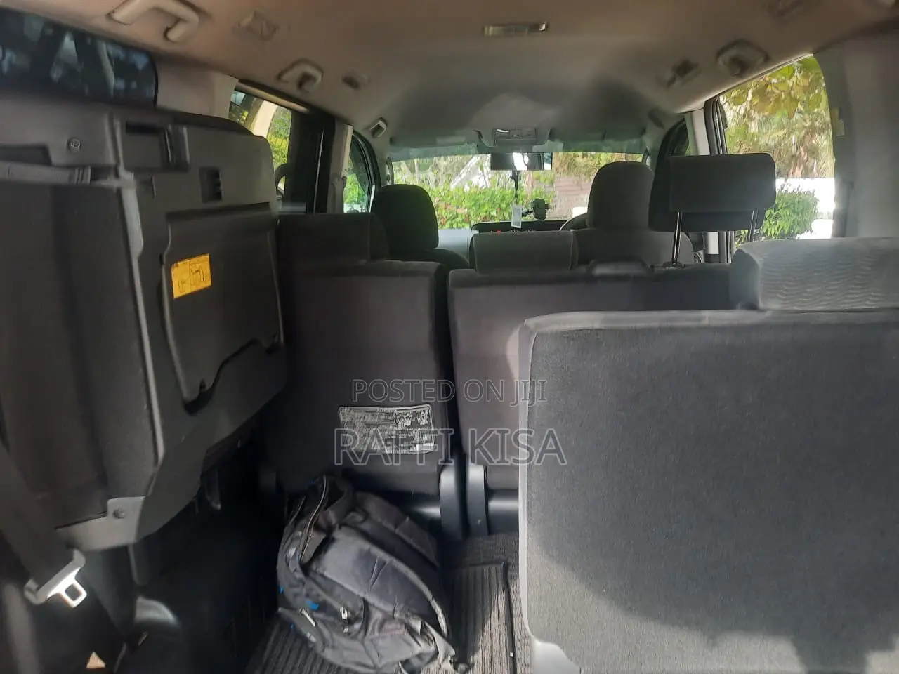 Toyota Noah 2.0 143hp AWD (8 Seater) 2011 Silver