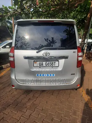 Toyota Noah 2.0 143hp AWD (8 Seater) 2011 Silver