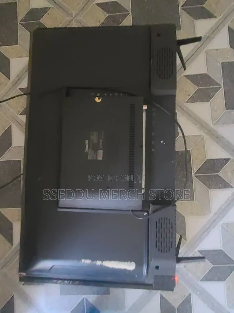 Saachi 32" Digital TV (Faulty Screen)