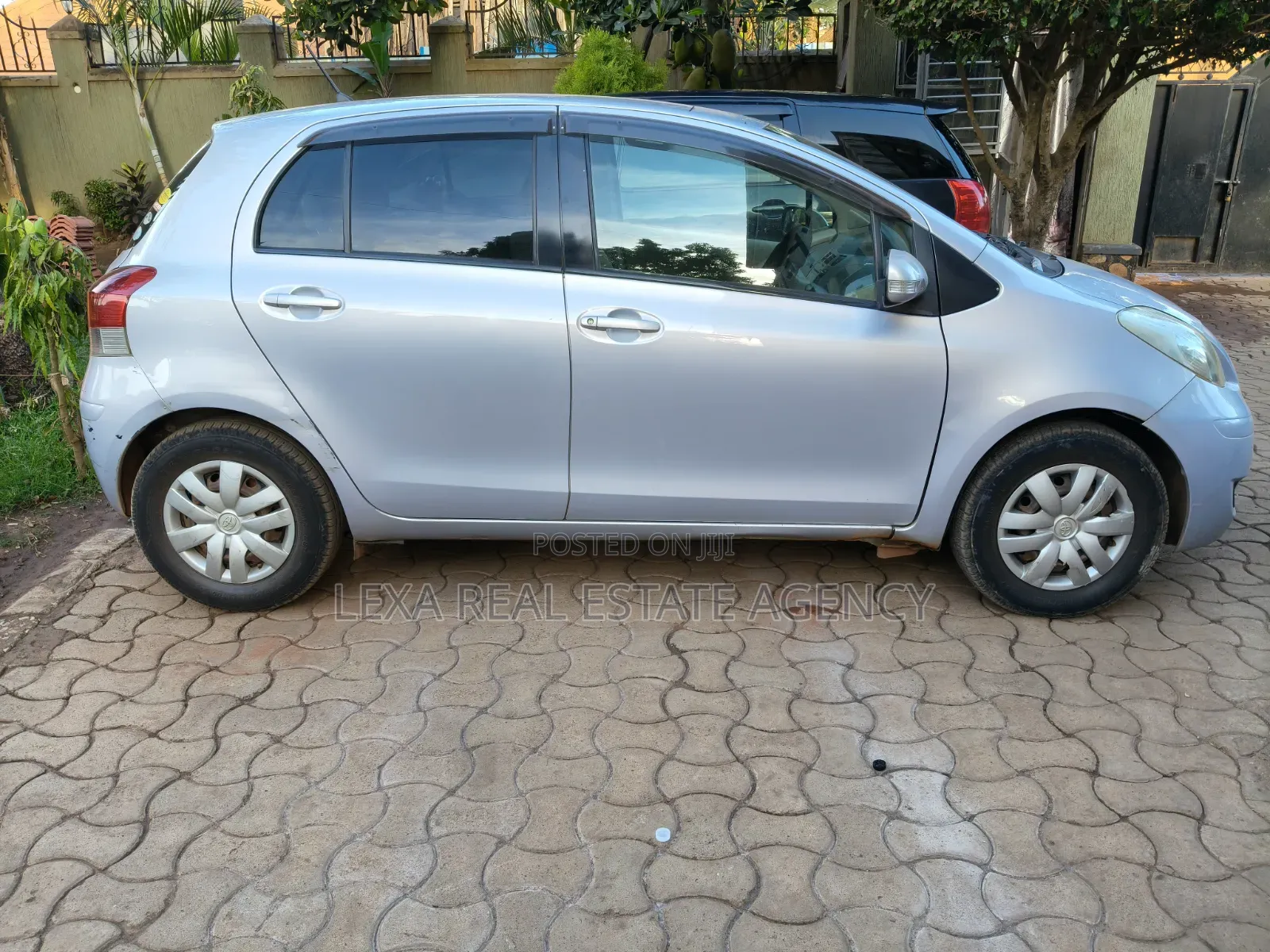 Toyota Vitz 2009 Beige
