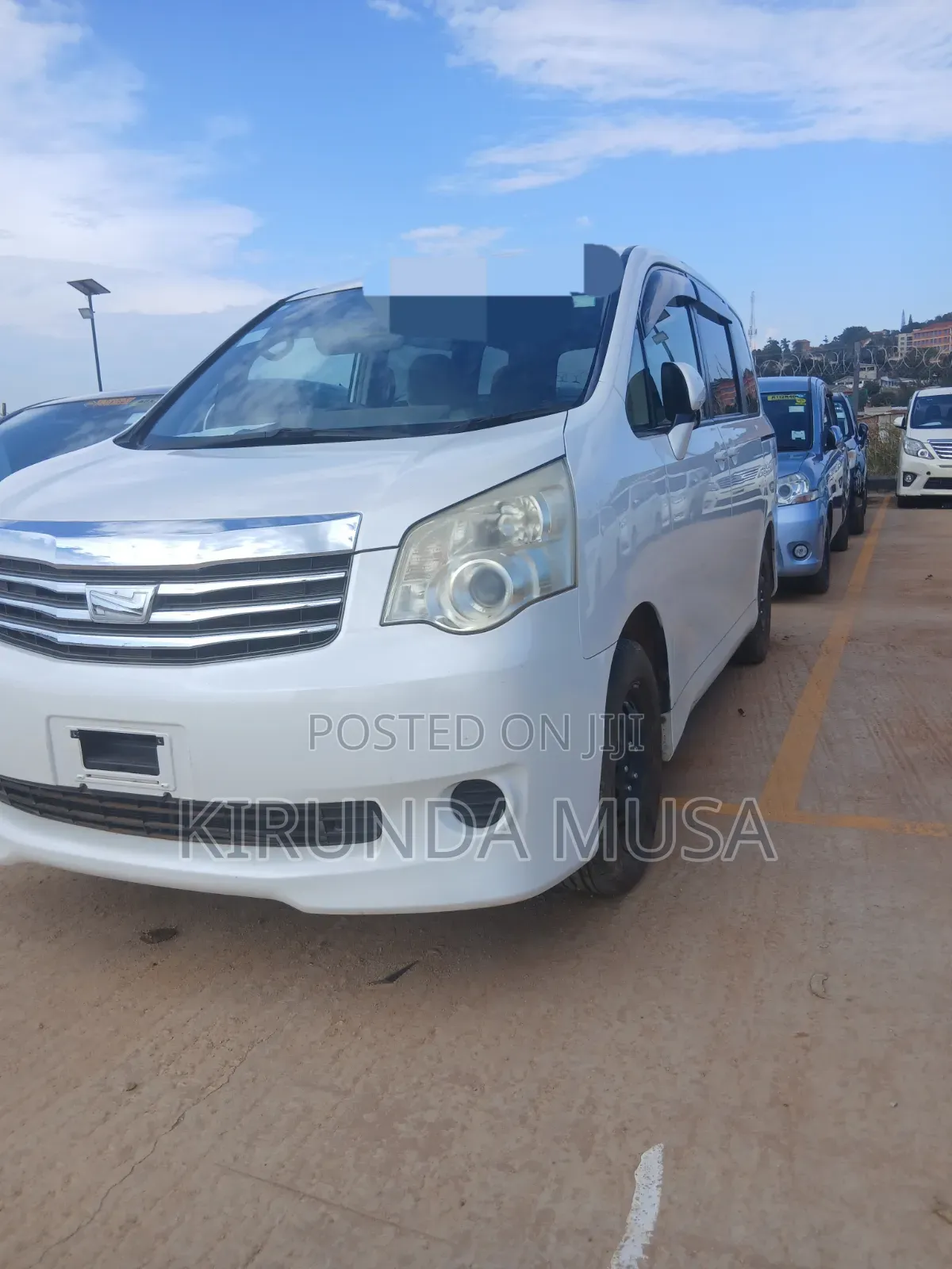 Toyota Noah 2013 White