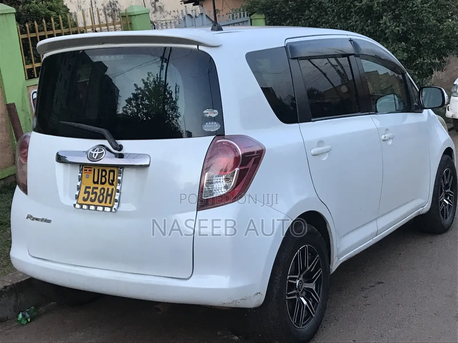 Toyota Ractis 2010 White