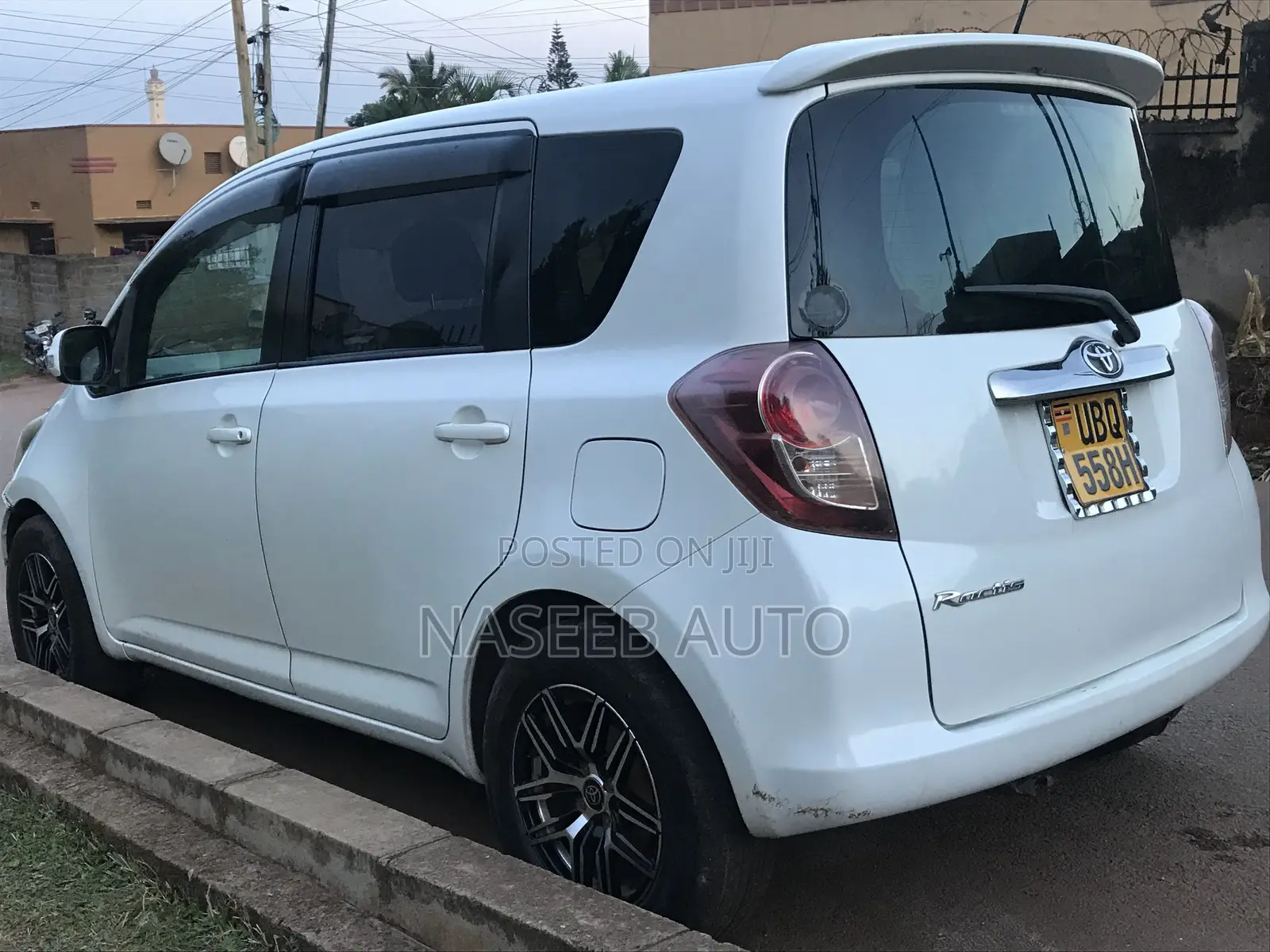 Toyota Ractis 2010 White