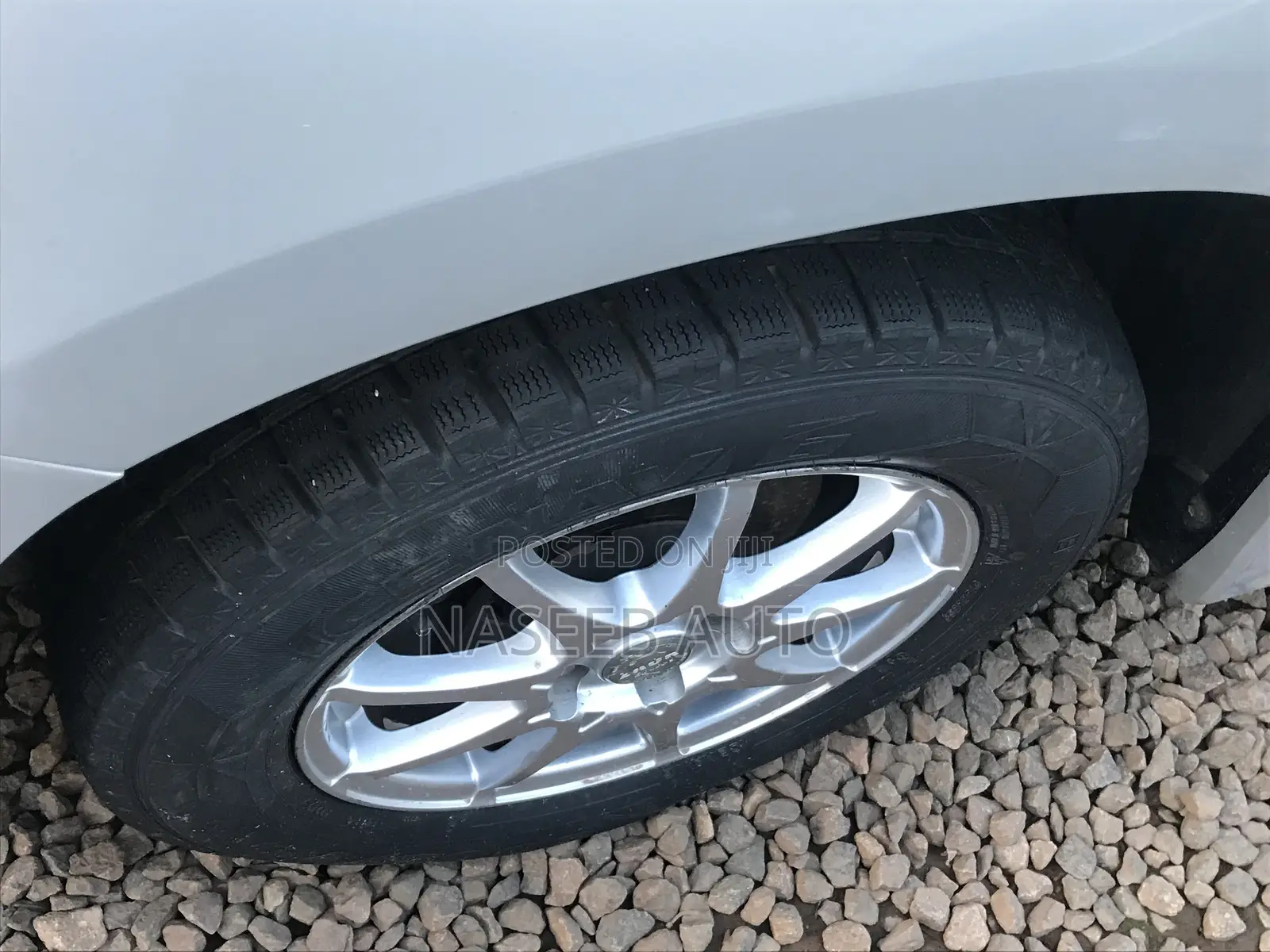 Toyota Vellfire 2010 Silver