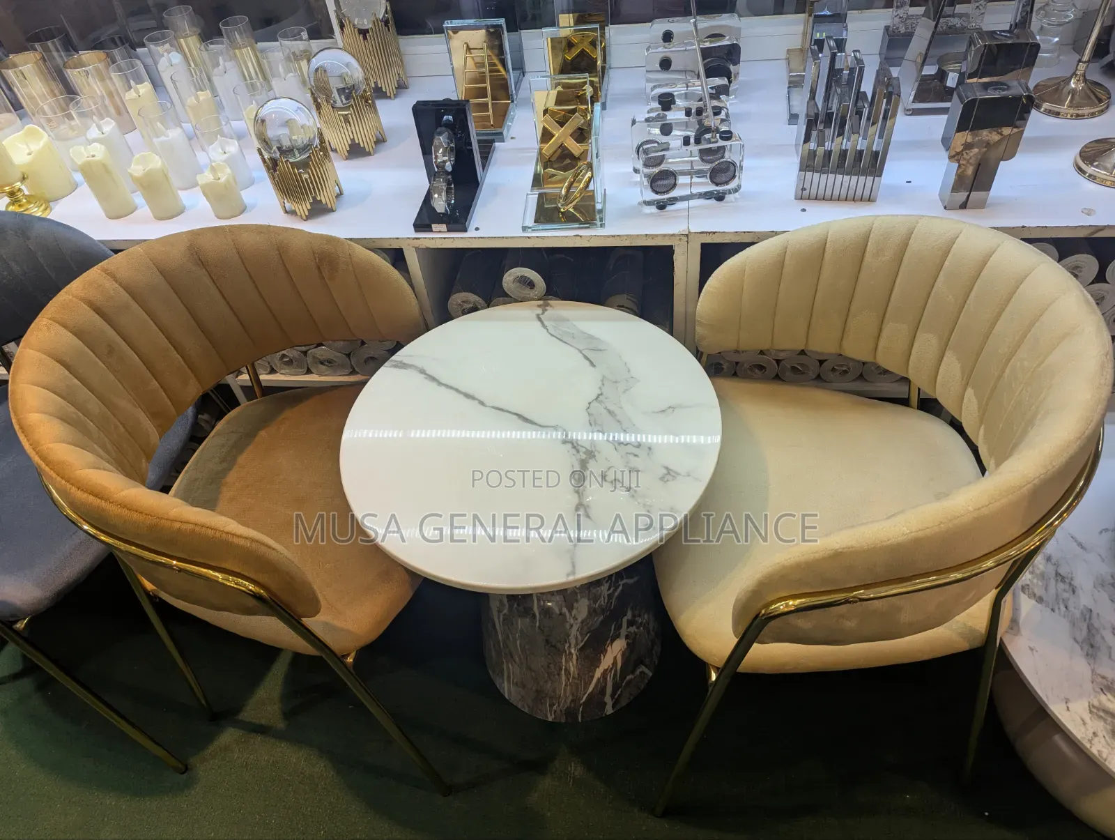 Modern Lounge and Café Set Features White Marble Two Chairs en Table