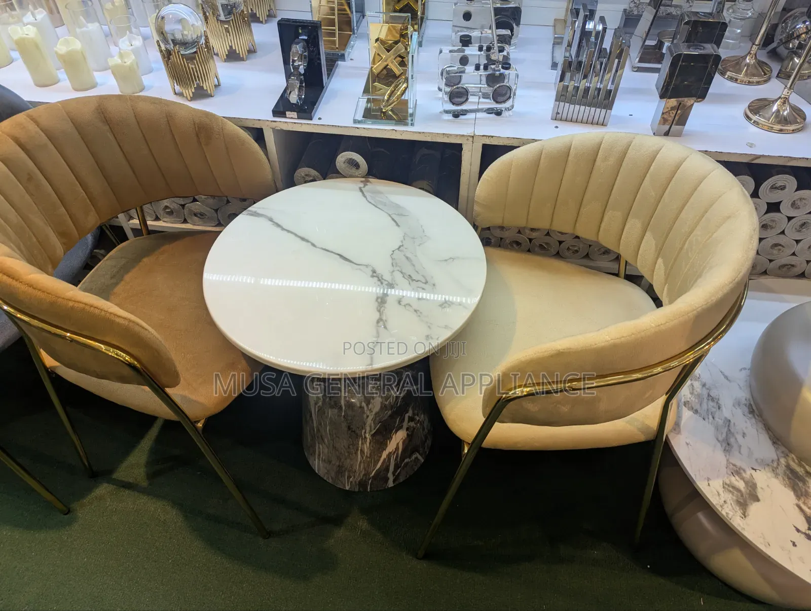 Modern Lounge and Café Set Features White Marble Two Chairs en Table