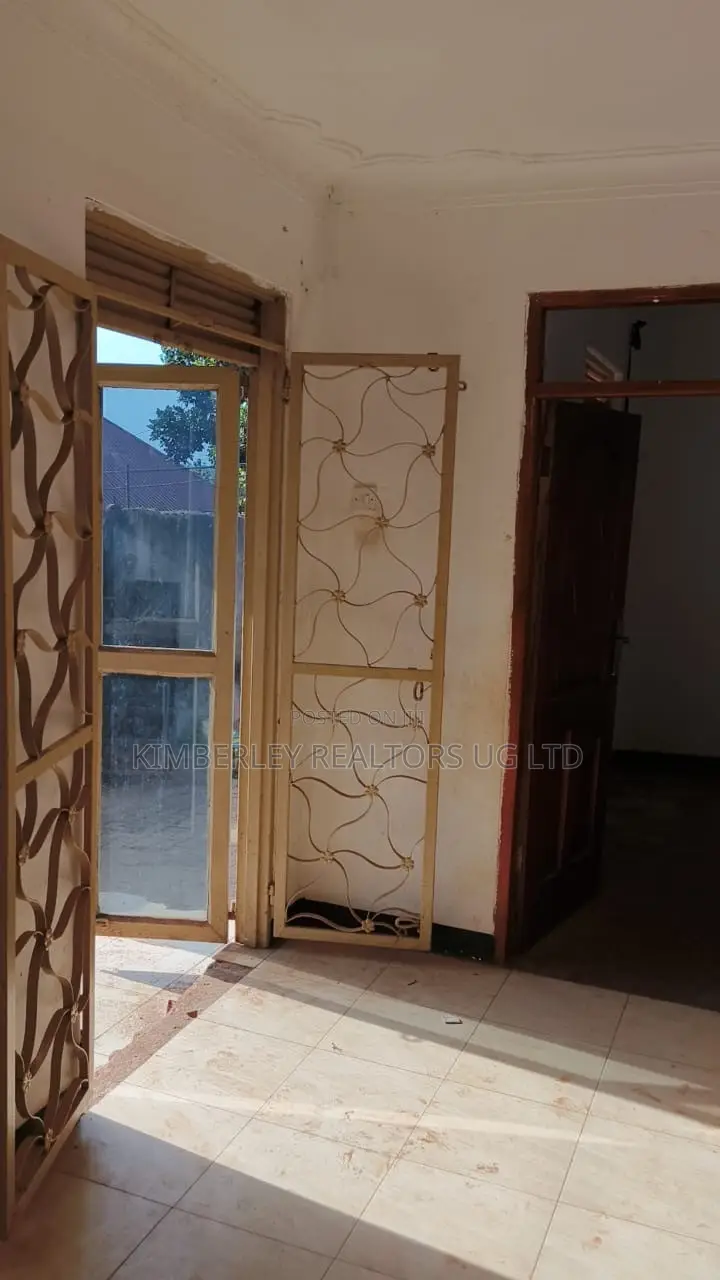 3bdrm House in Division A for sale