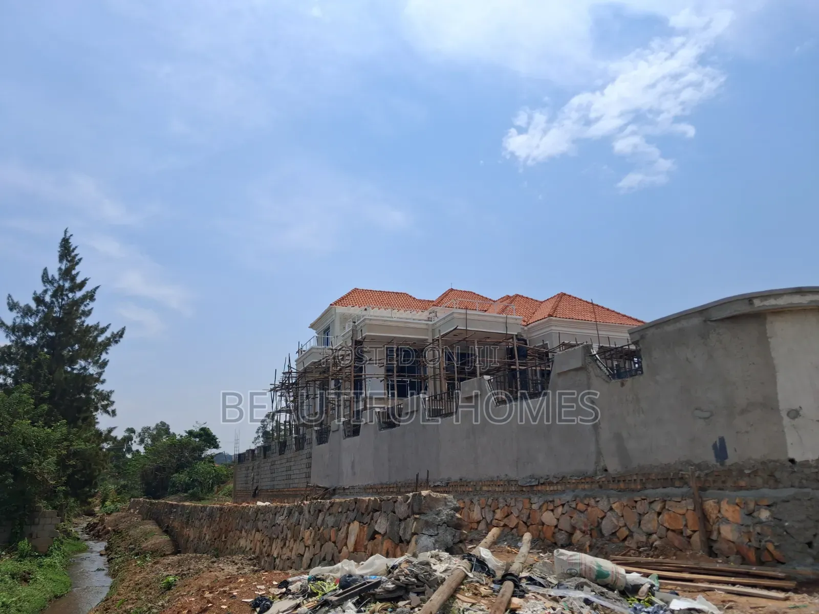 Furnished 7bdrm Mansion in Kira for sale