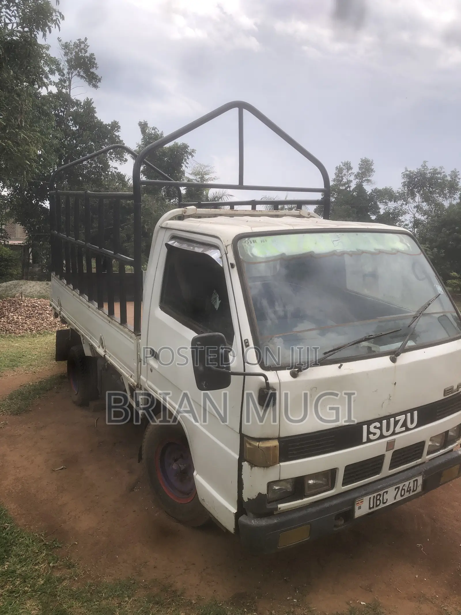 Isuzu Elf Track