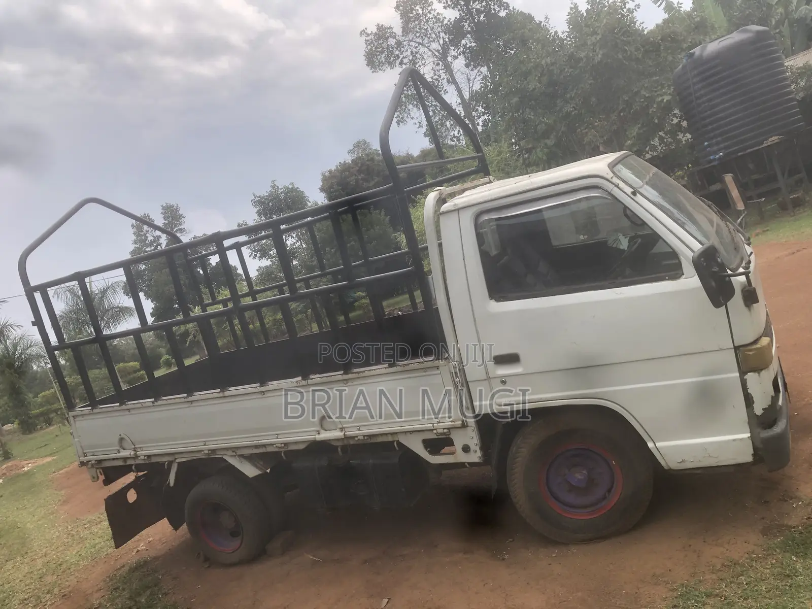 Isuzu Elf Track