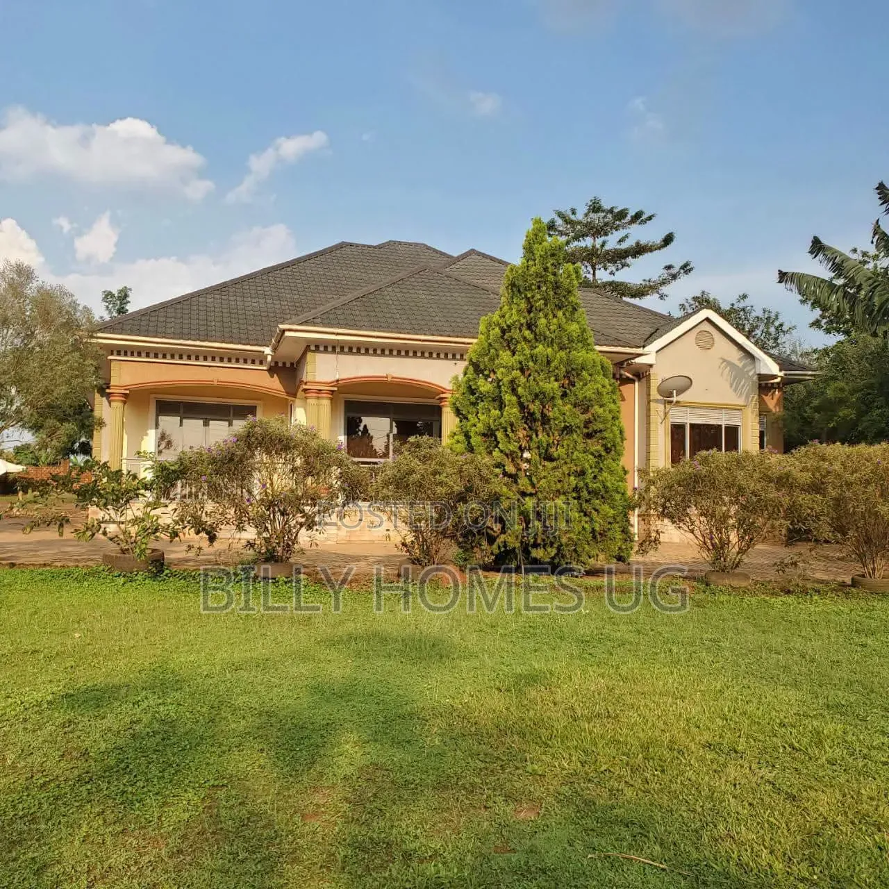 4bdrm Bungalow in Busukuma for sale