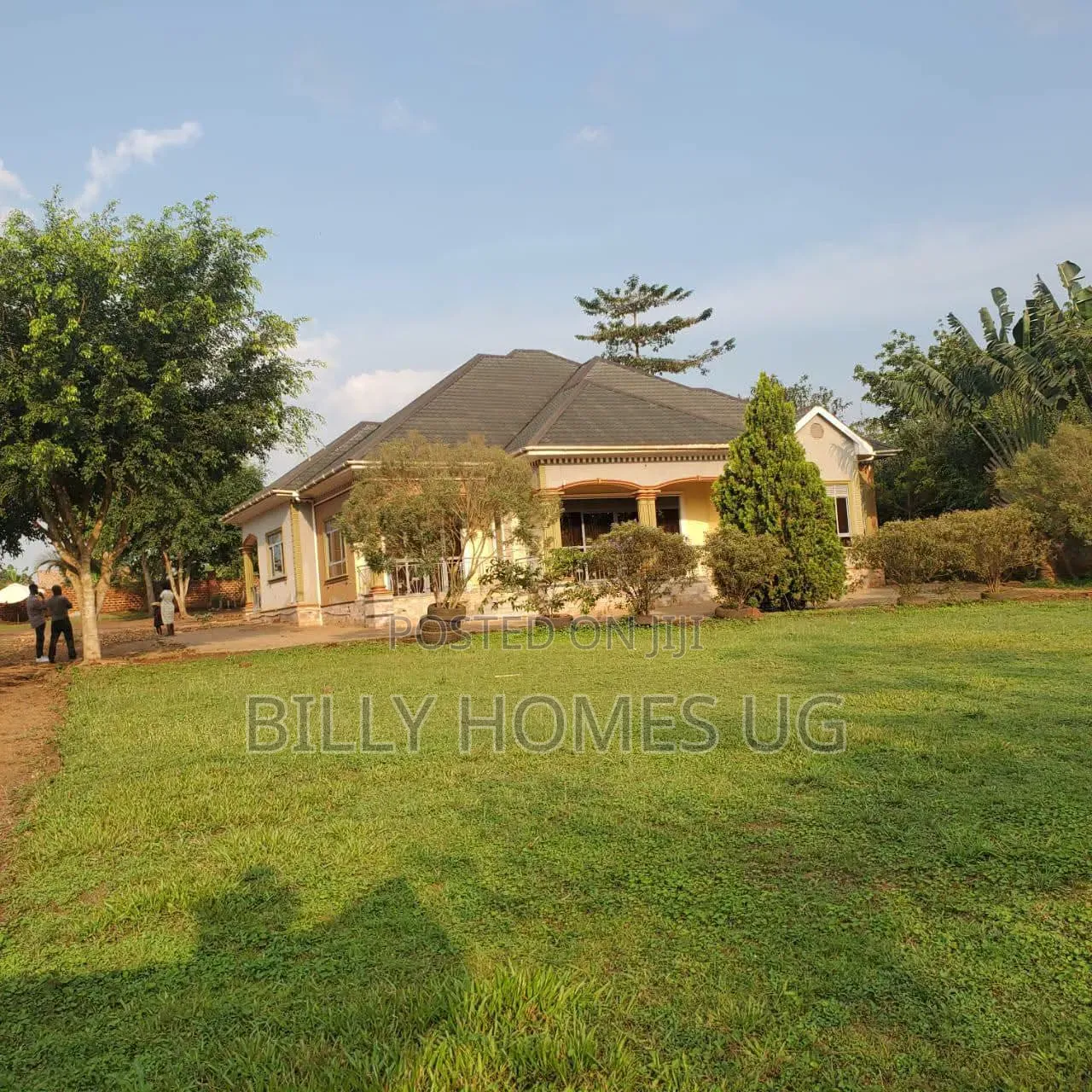 4bdrm Bungalow in Busukuma for sale