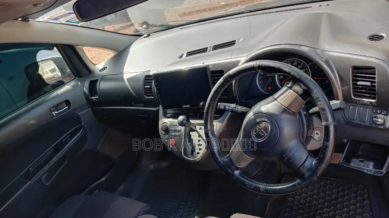 Toyota Wish 2004 Silver