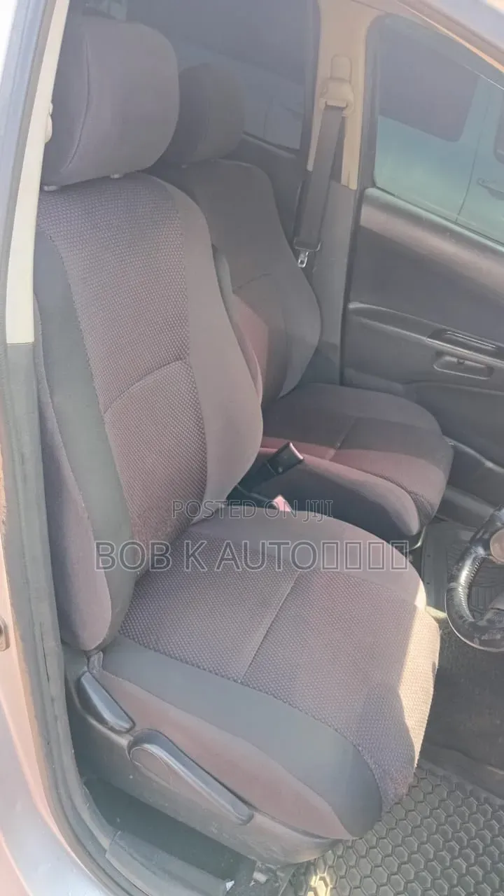 Toyota Wish 2004 Silver
