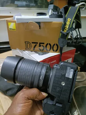 Nikon D7500 + Nikon 18-140mm VR Lens