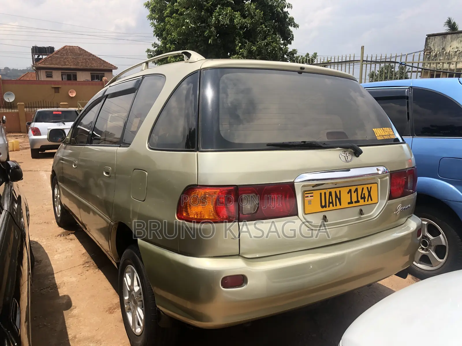 Toyota Ipsum 2000 Gold