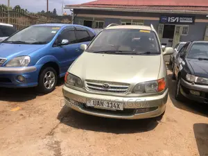Toyota Ipsum 2000 Gold