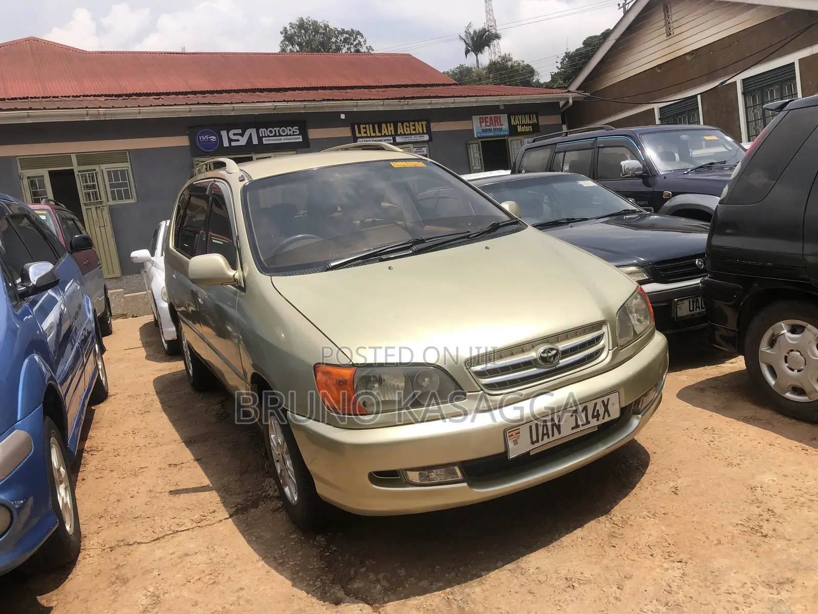 Toyota Ipsum 2000 Gold