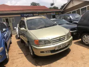 Toyota Ipsum 2000 Gold