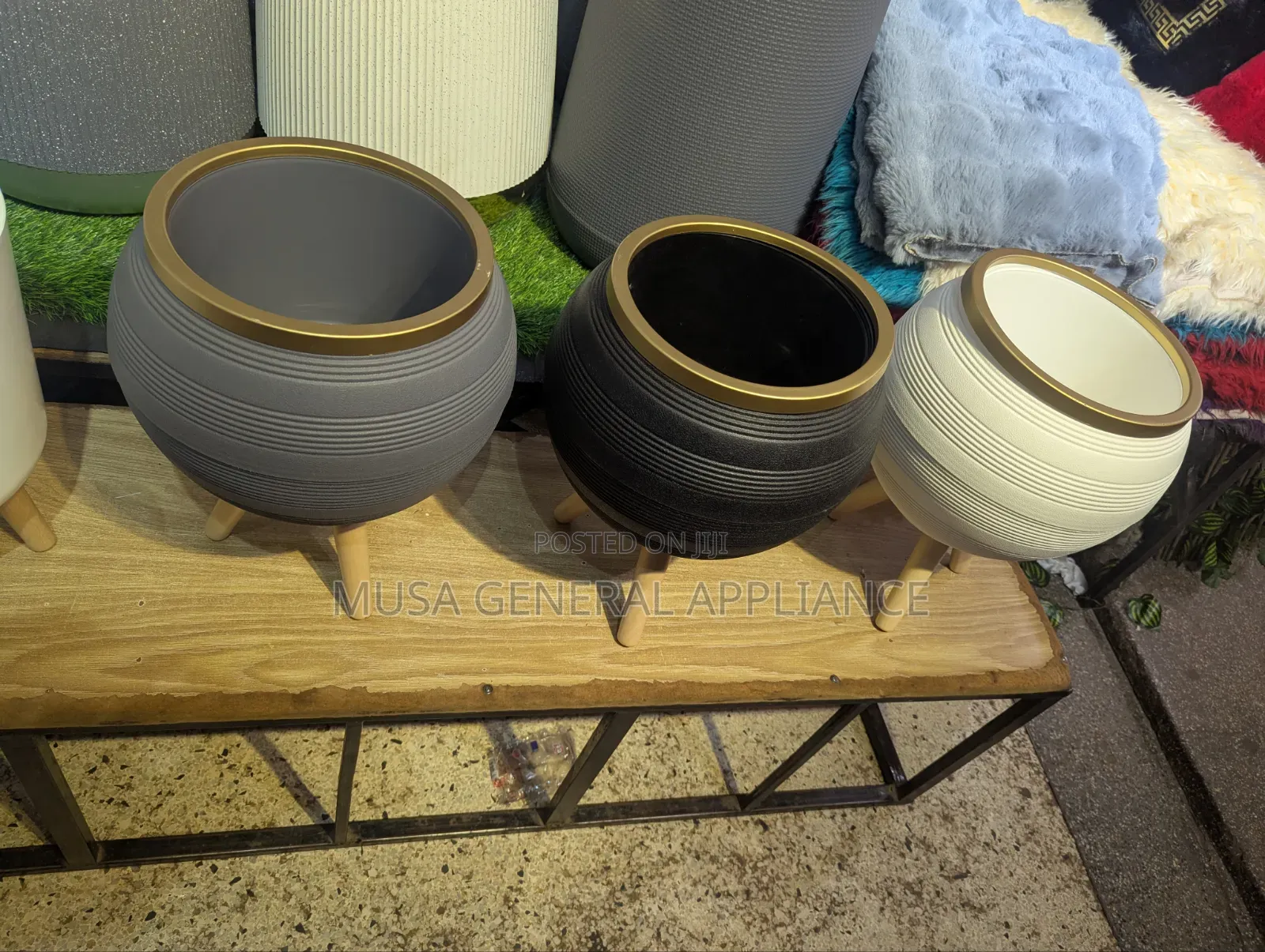 Round Flower Pots