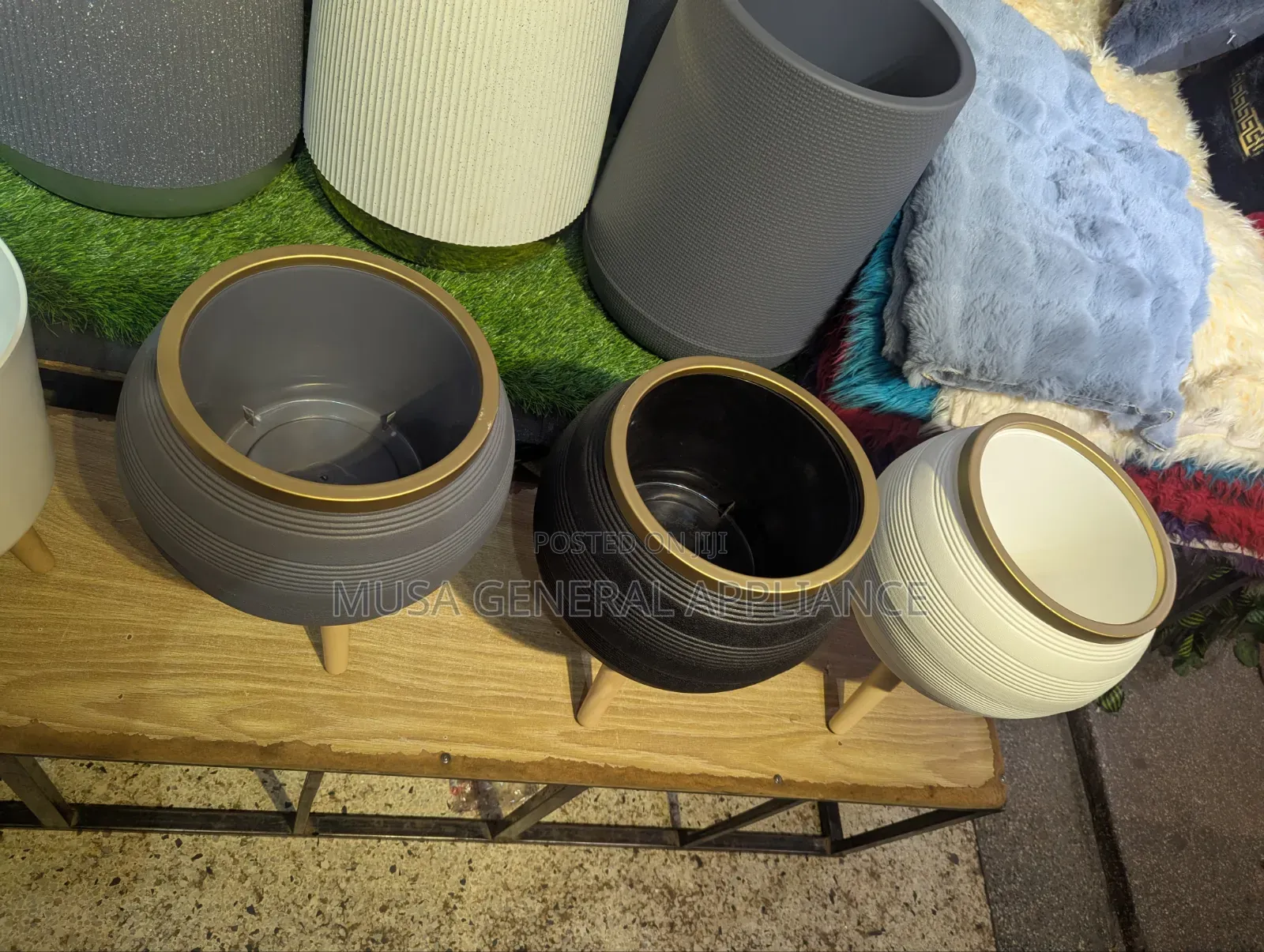 Round Flower Pots