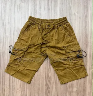 Short Cargo Pants