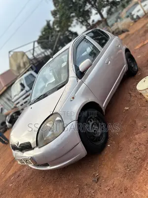 Toyota Vitz 2005 Silver