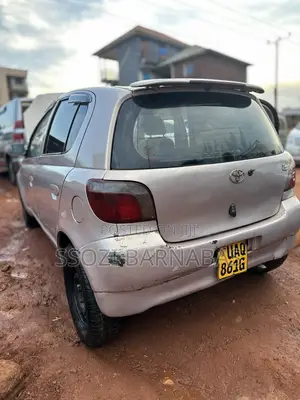 Toyota Vitz 2005 Silver