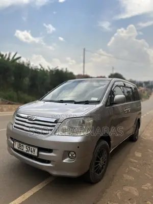 Toyota Noah 2003 Silver
