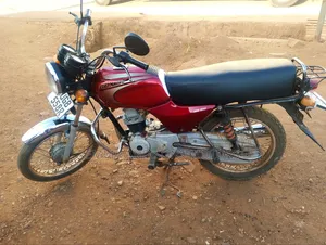 Bajaj Boxer 100 2024 Red