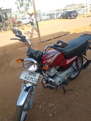 Bajaj Boxer 100 2025 Red