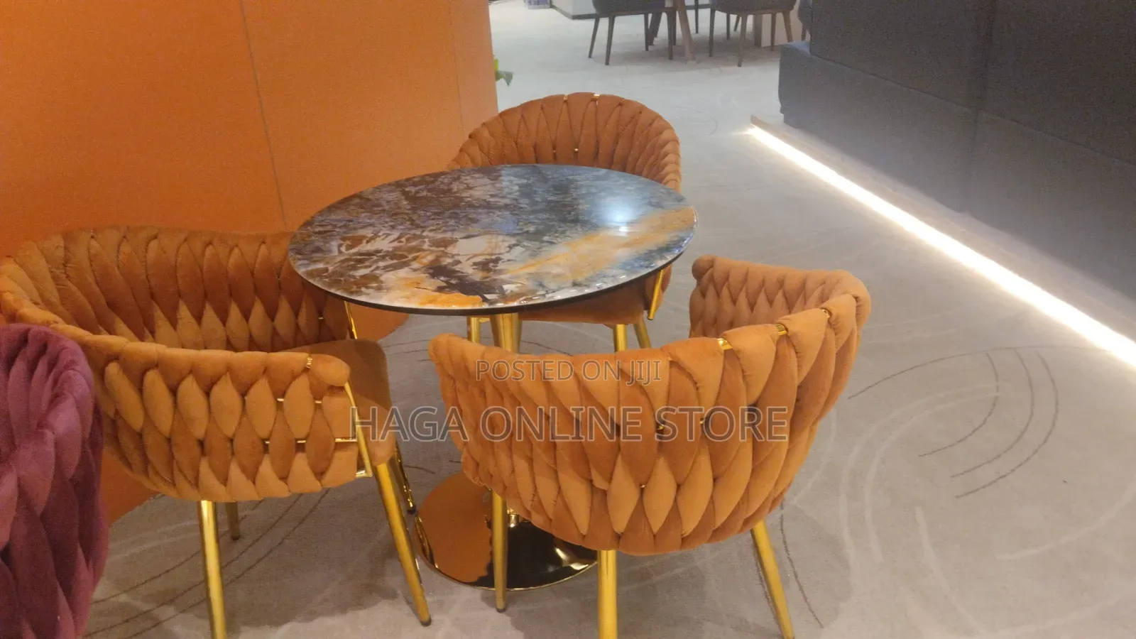 Round Dinning Table Set