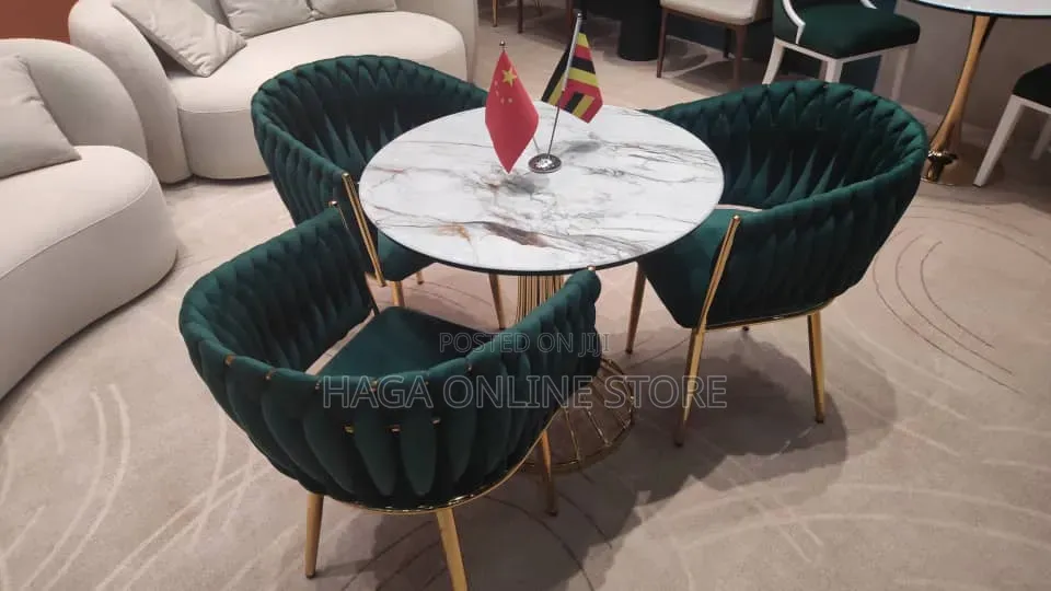 Round Dinning Table Set