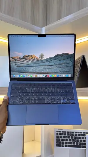 Laptop Apple MacBook Air 2022 M2 16GB Apple M2 SSD 256GB